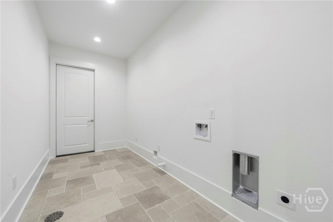 1040 Parrotts Cove
