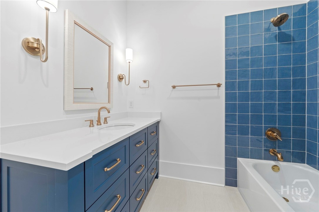 1040 Parrotts Cove