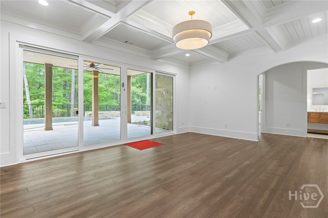 1040 Parrotts Cove