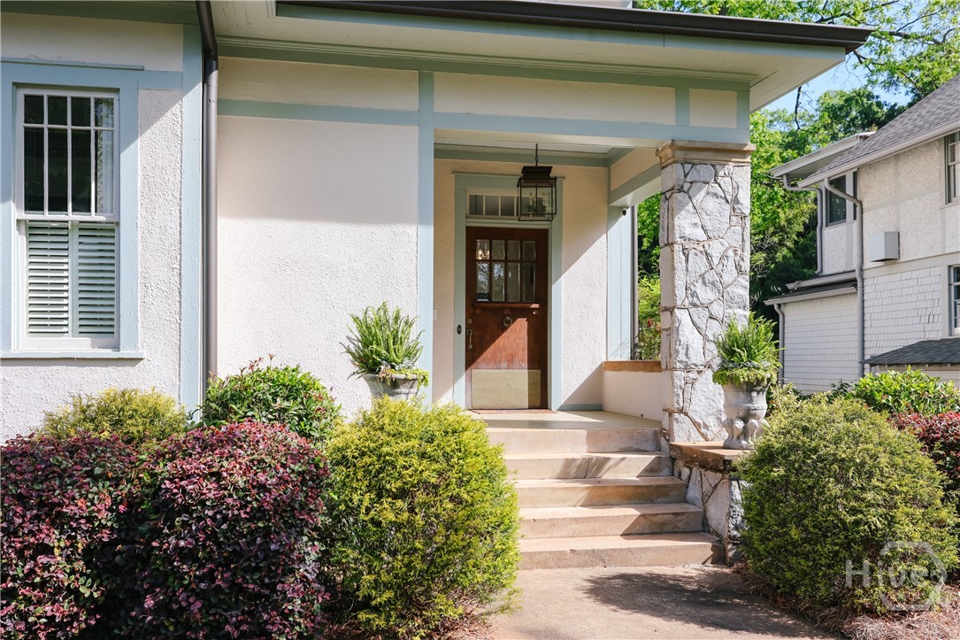 230 Woodlawn Avenue