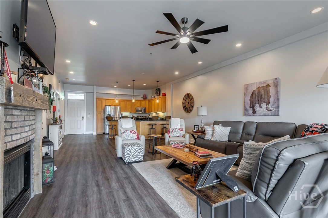 494 Baxter Street 22