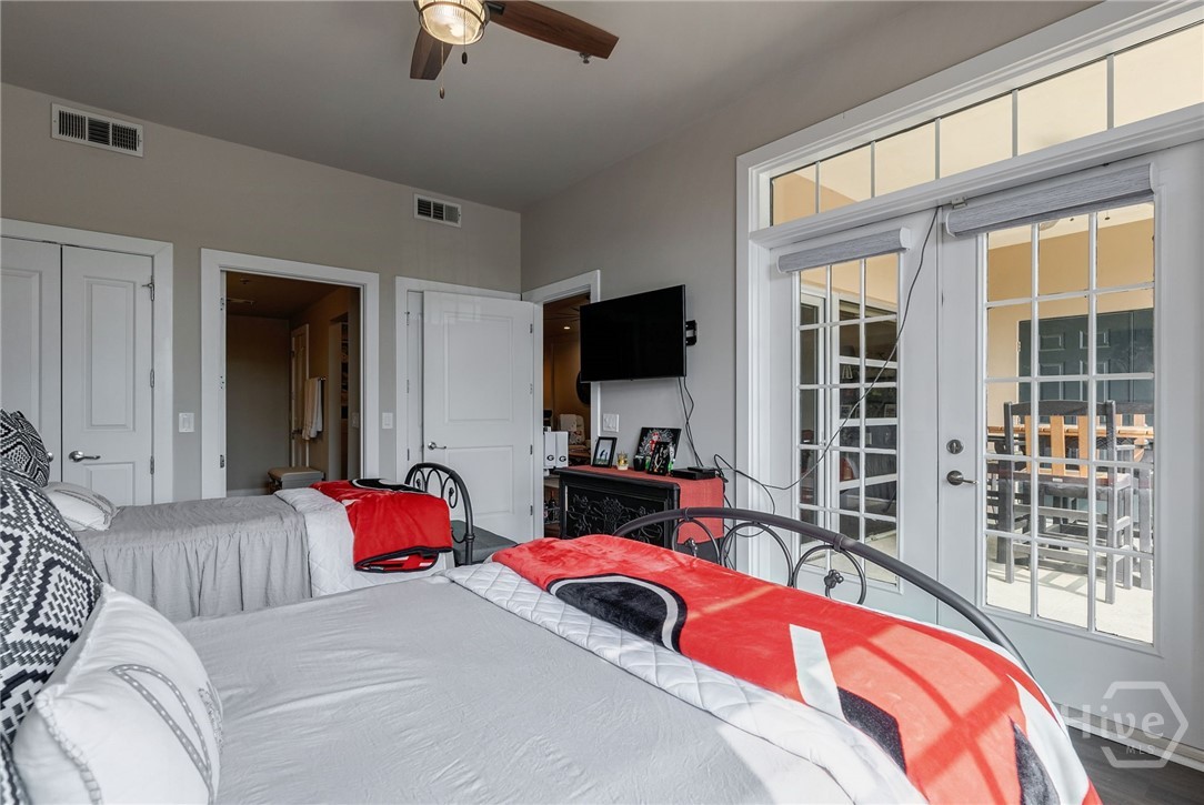 494 Baxter Street 22