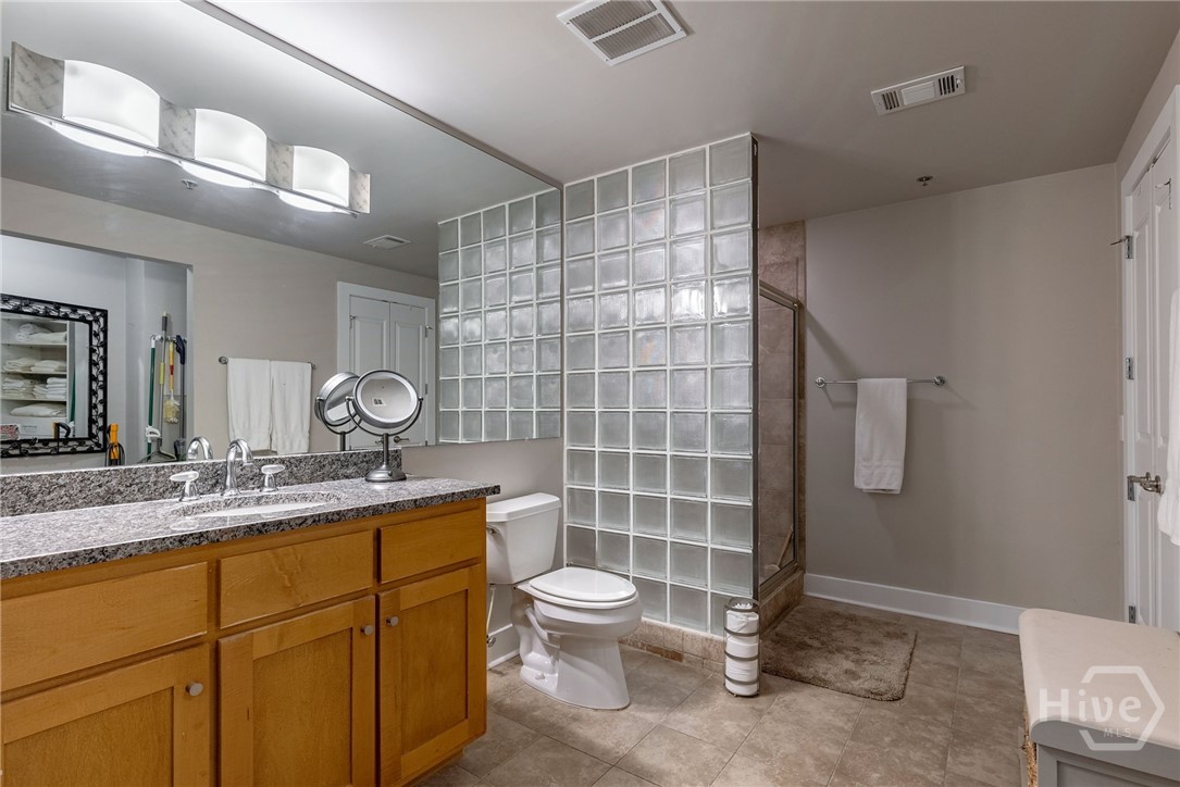 494 Baxter Street 22