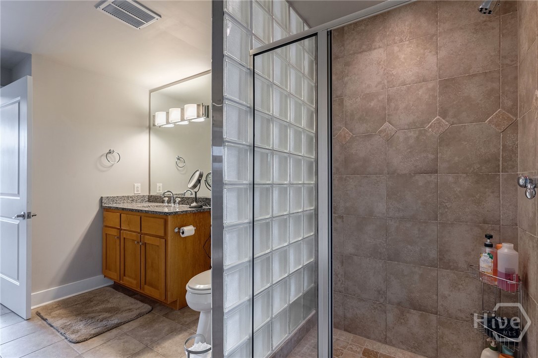 494 Baxter Street 22