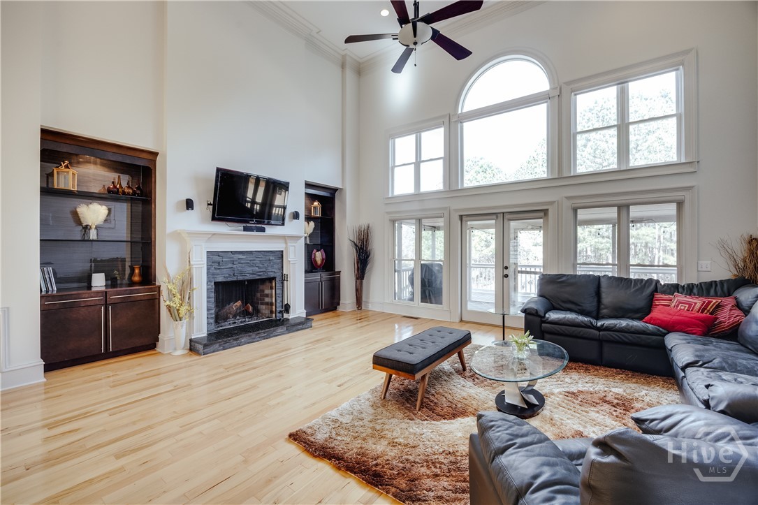 2041 Lakewood Manor Drive