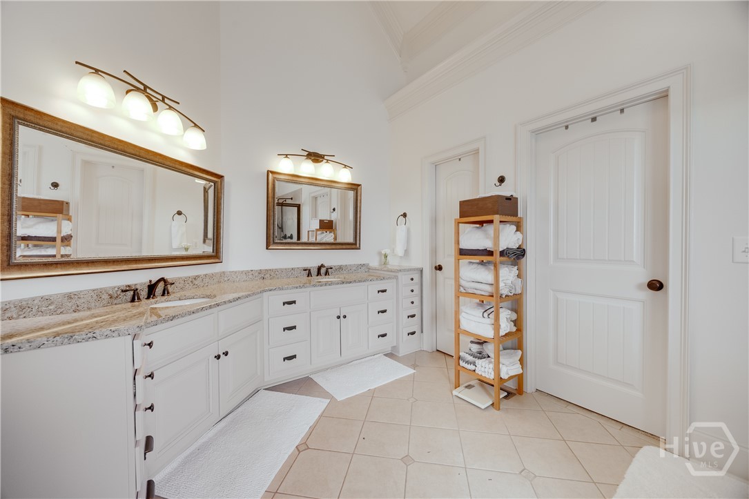 2041 Lakewood Manor Drive