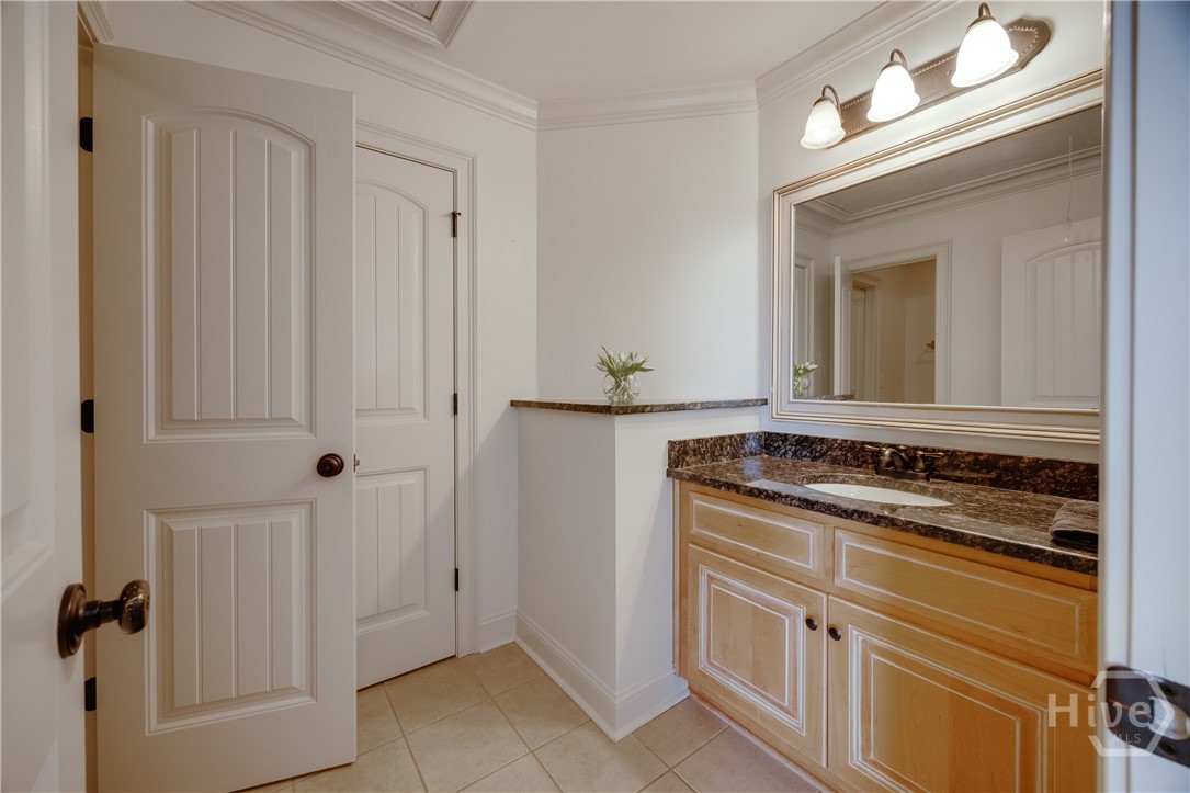 2041 Lakewood Manor Drive