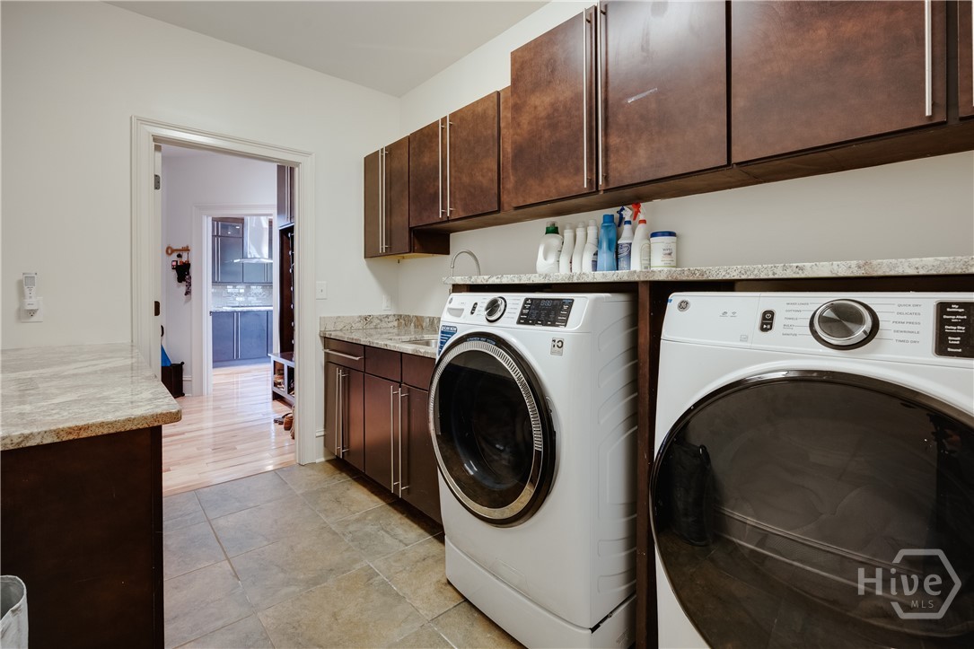 2041 Lakewood Manor Drive