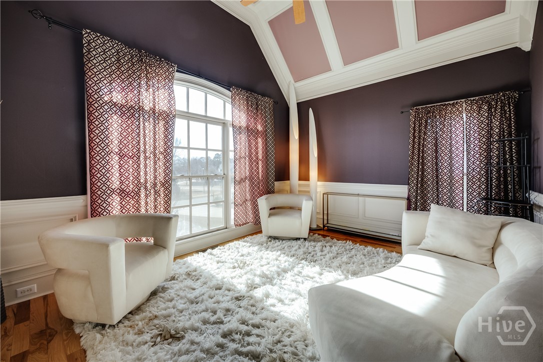 2041 Lakewood Manor Drive