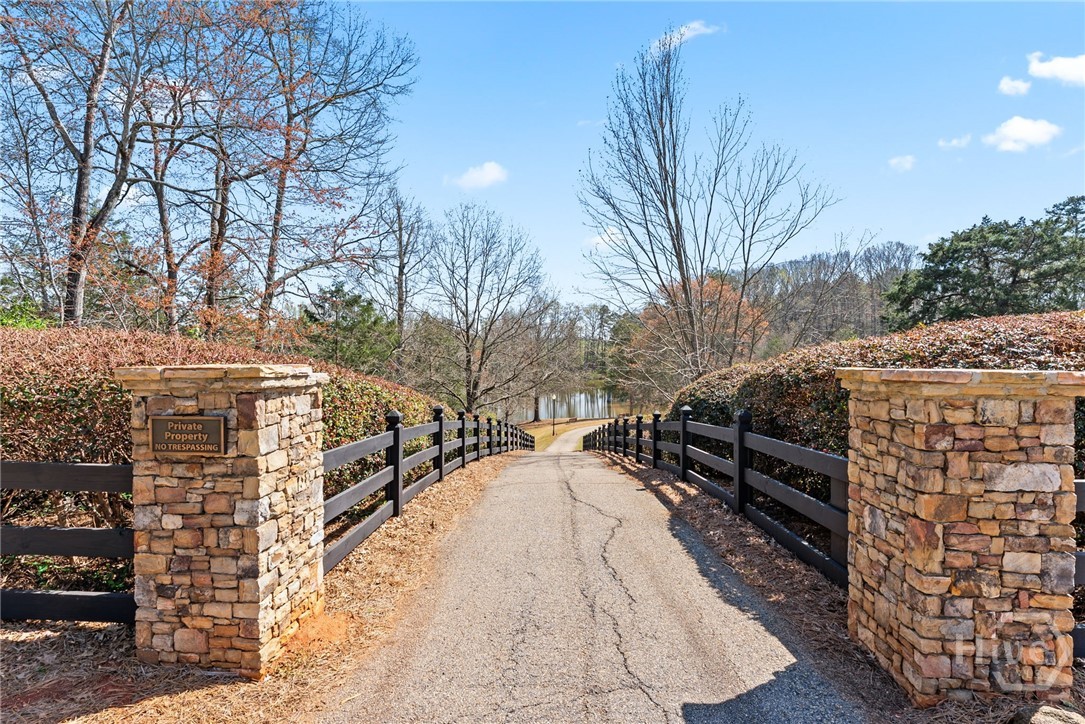 2041 Lakewood Manor Drive