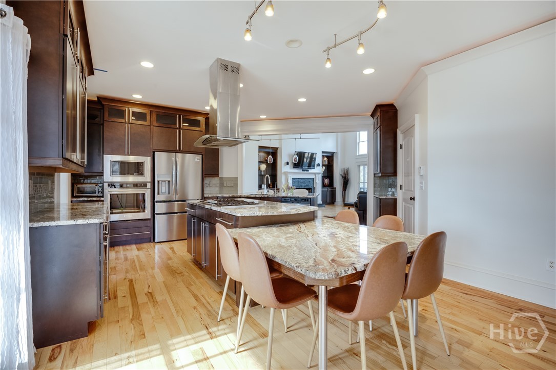 2041 Lakewood Manor Drive