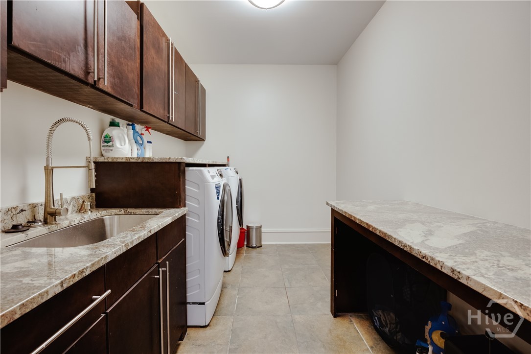 2041 Lakewood Manor Drive