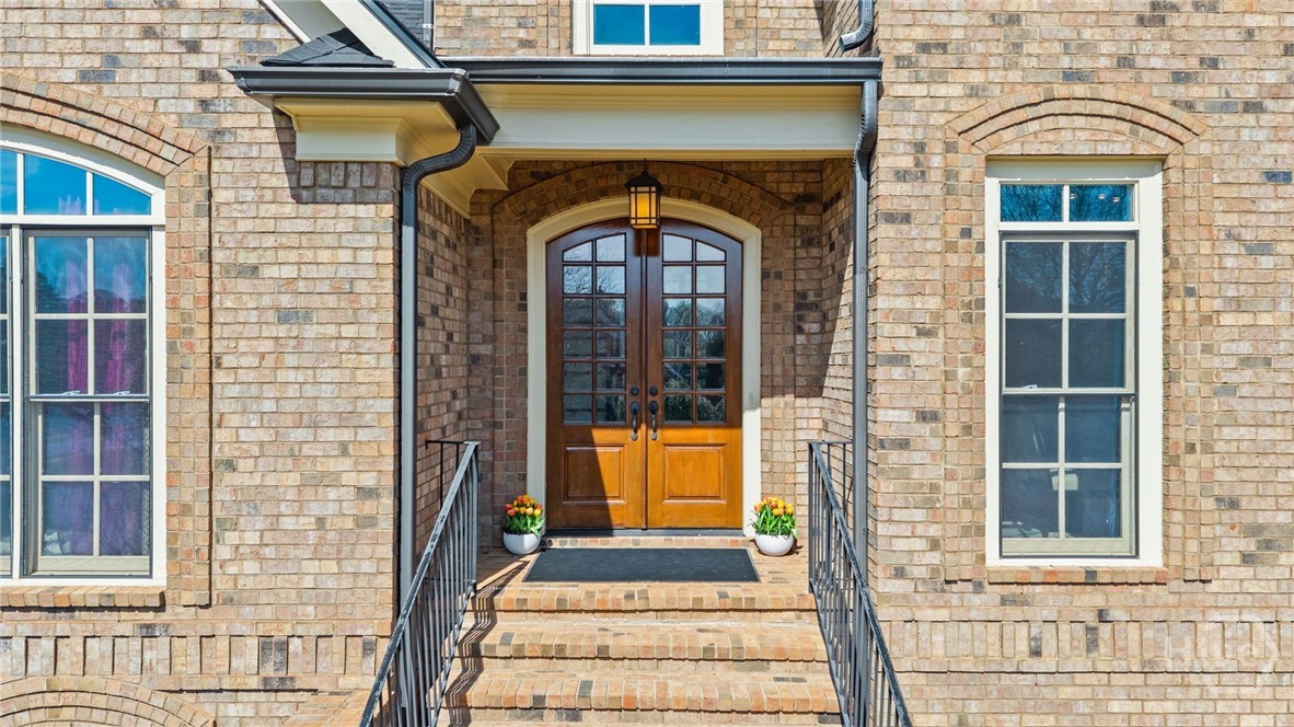 2041 Lakewood Manor Drive