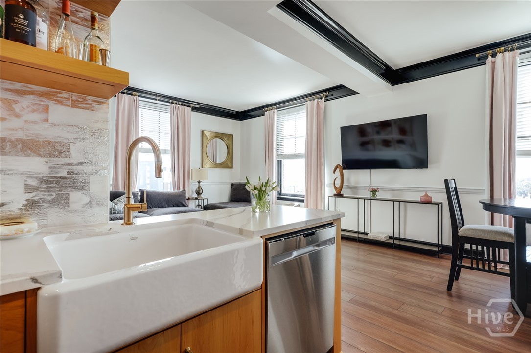 247 E Washington Street 504