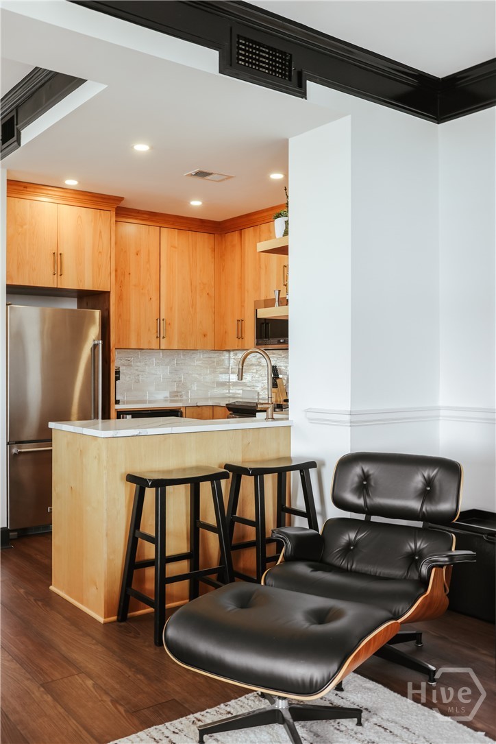 247 E Washington Street 504