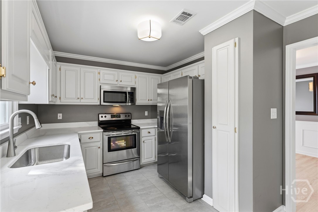 205 Cambridge Dr.