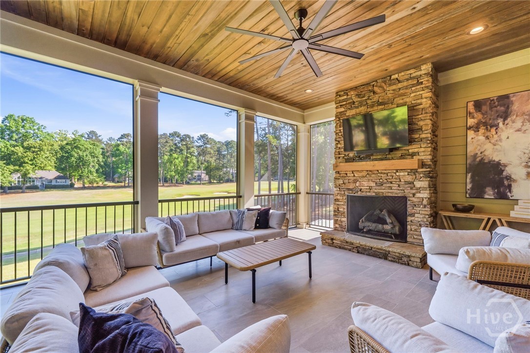 1011 Lake Pointe S