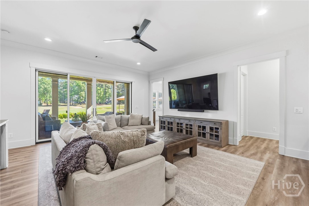 1011 Lake Pointe S