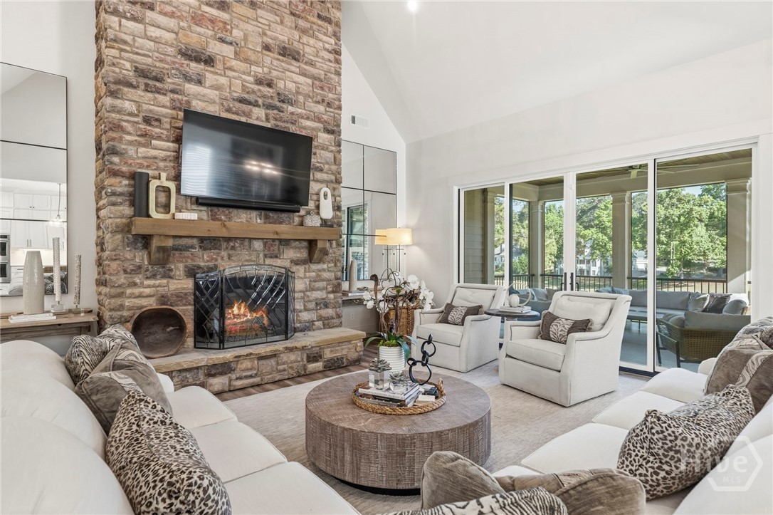 1011 Lake Pointe S