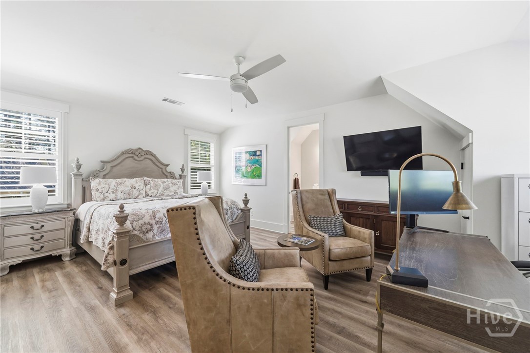 1011 Lake Pointe S
