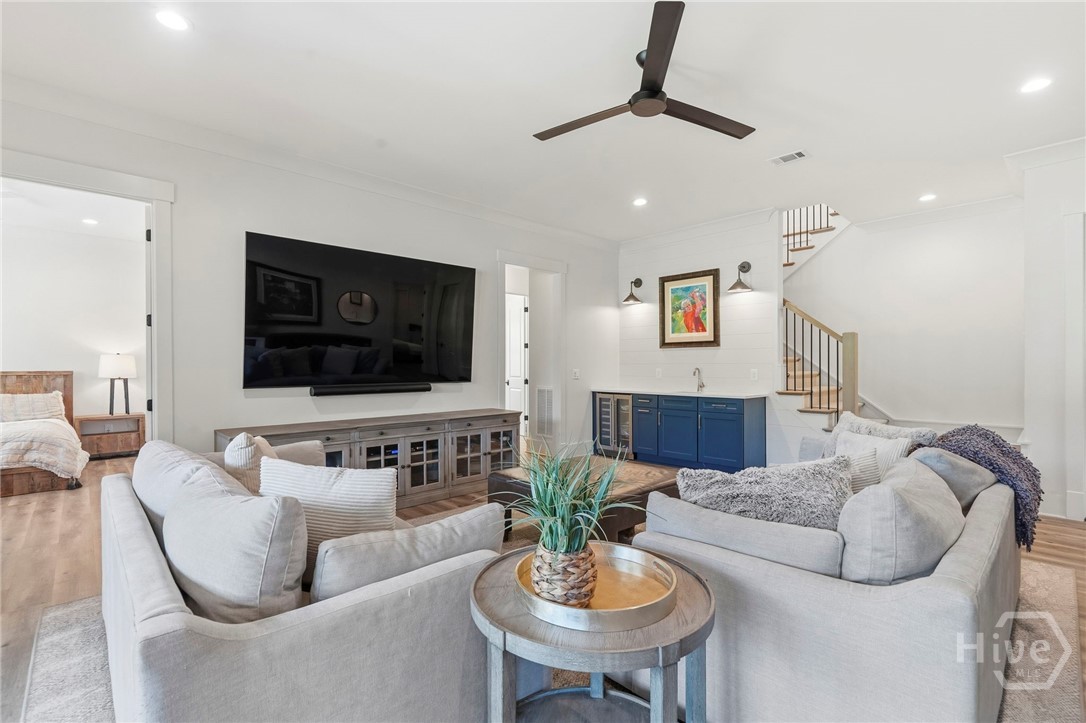 1011 Lake Pointe S