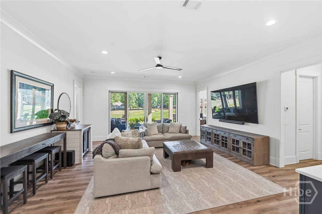 1011 Lake Pointe S
