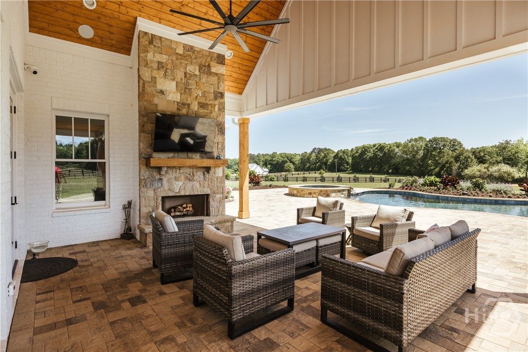 1820 Clover Lane