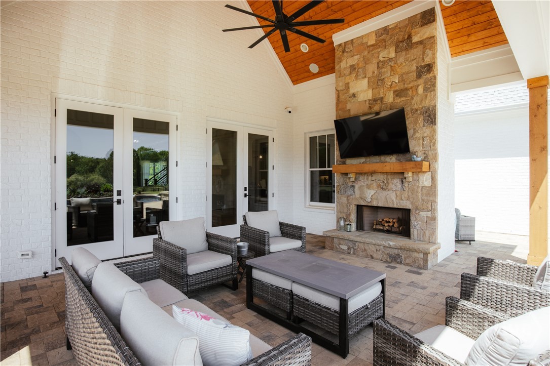 1820 Clover Lane