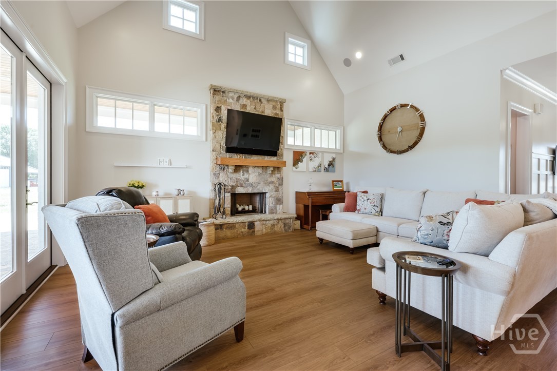 1820 Clover Lane