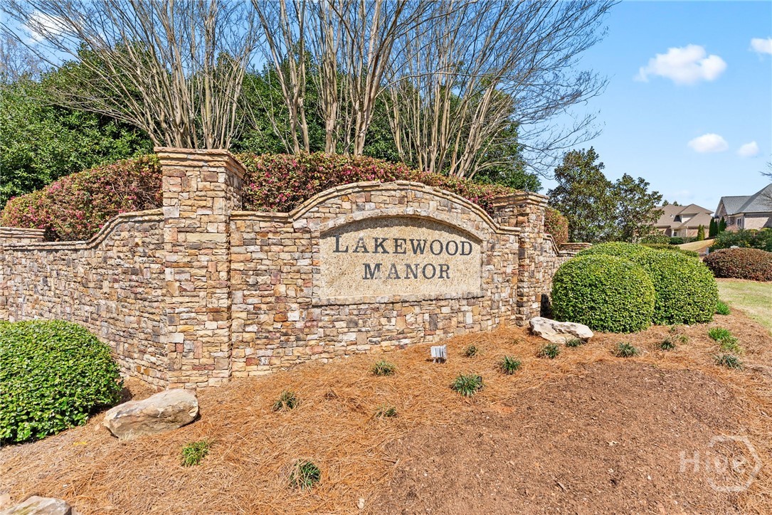 2041 Lakewood Manor Drive