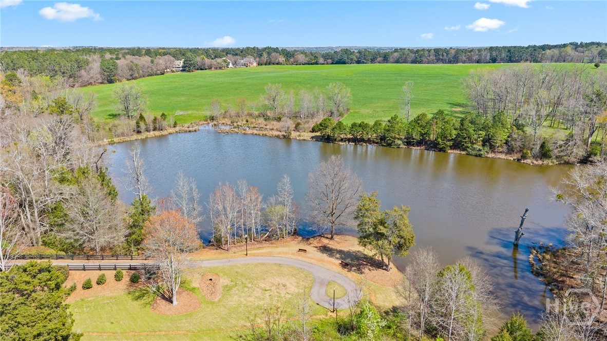 2041 Lakewood Manor Drive
