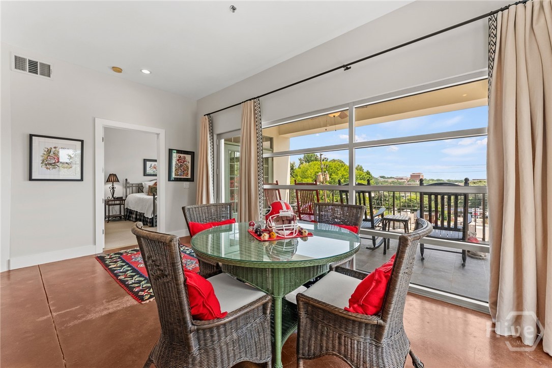 494 Baxter Street 25