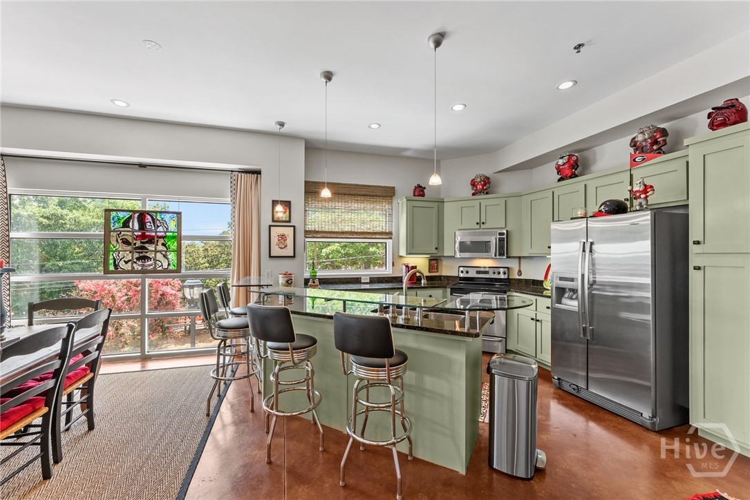 494 Baxter Street 25