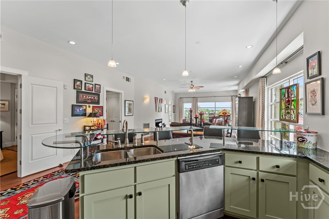 494 Baxter Street 25