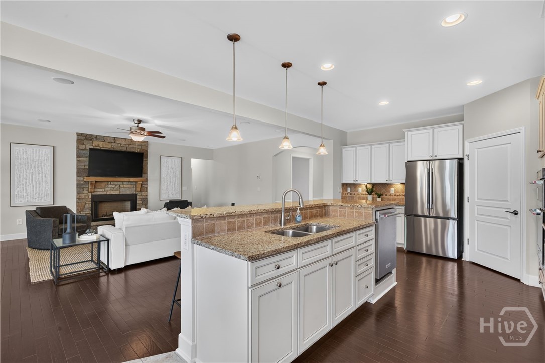 1111 Lakefront Court