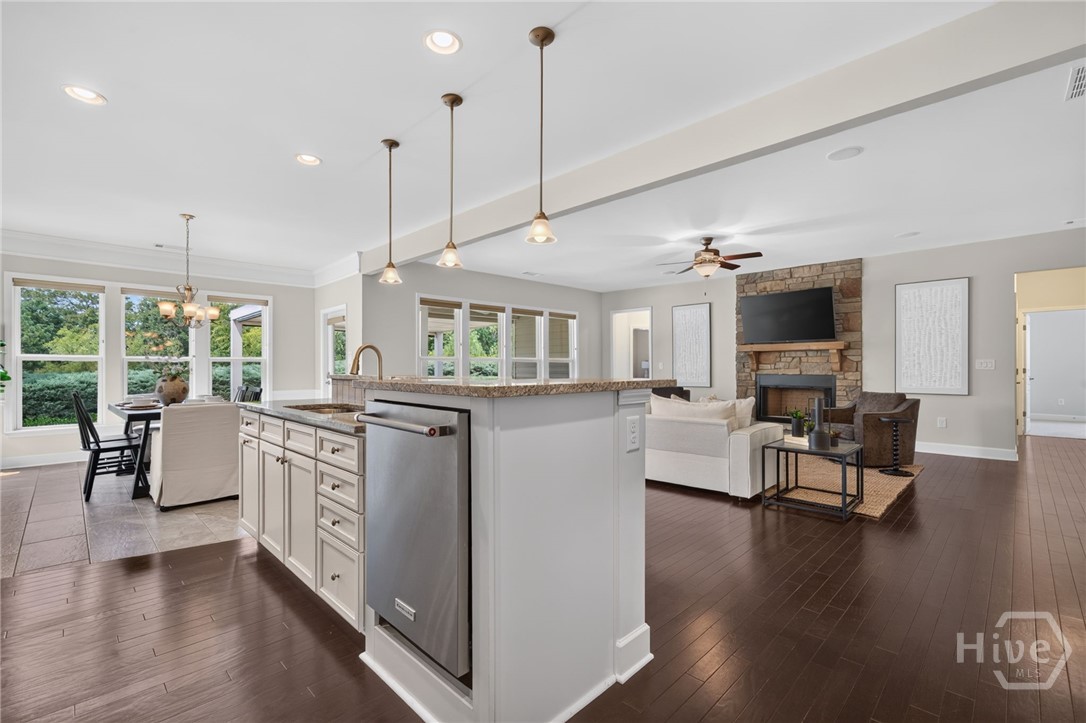 1111 Lakefront Court