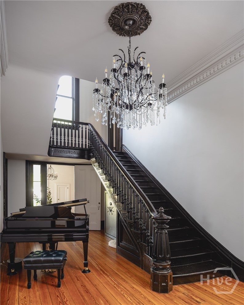 106 N Laurel