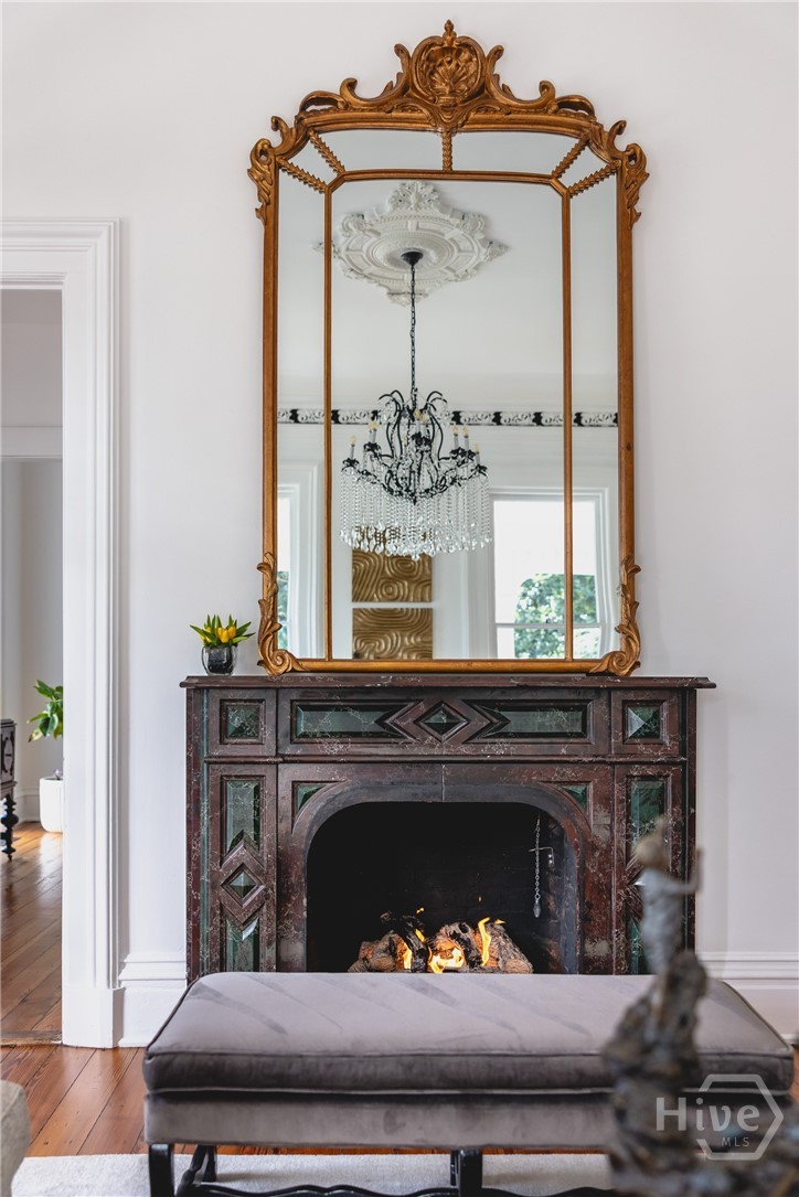 106 N Laurel
