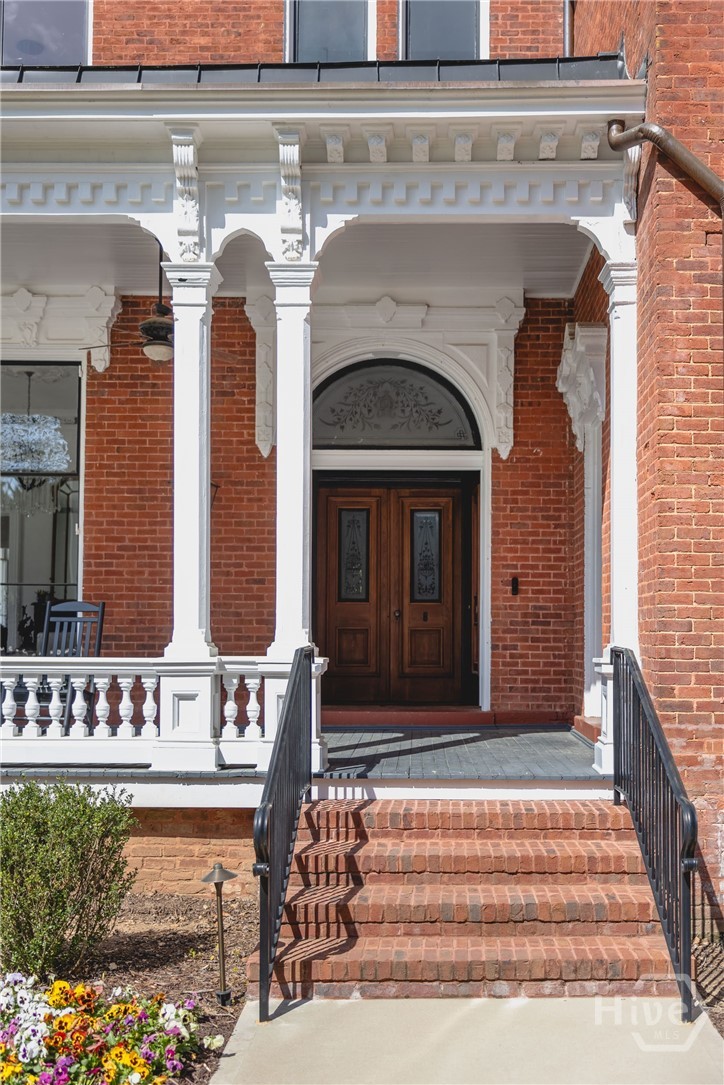 106 N Laurel
