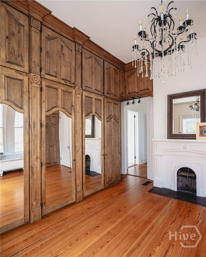 106 N Laurel