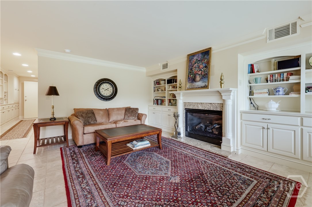 112 Annas Walk