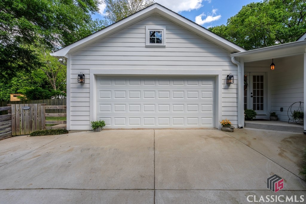 652 Milledge Circle