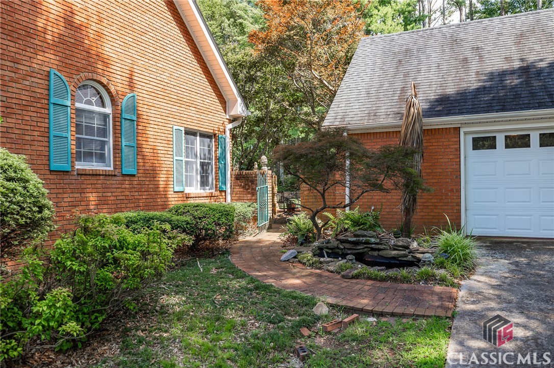 106 Ashbrook Lane