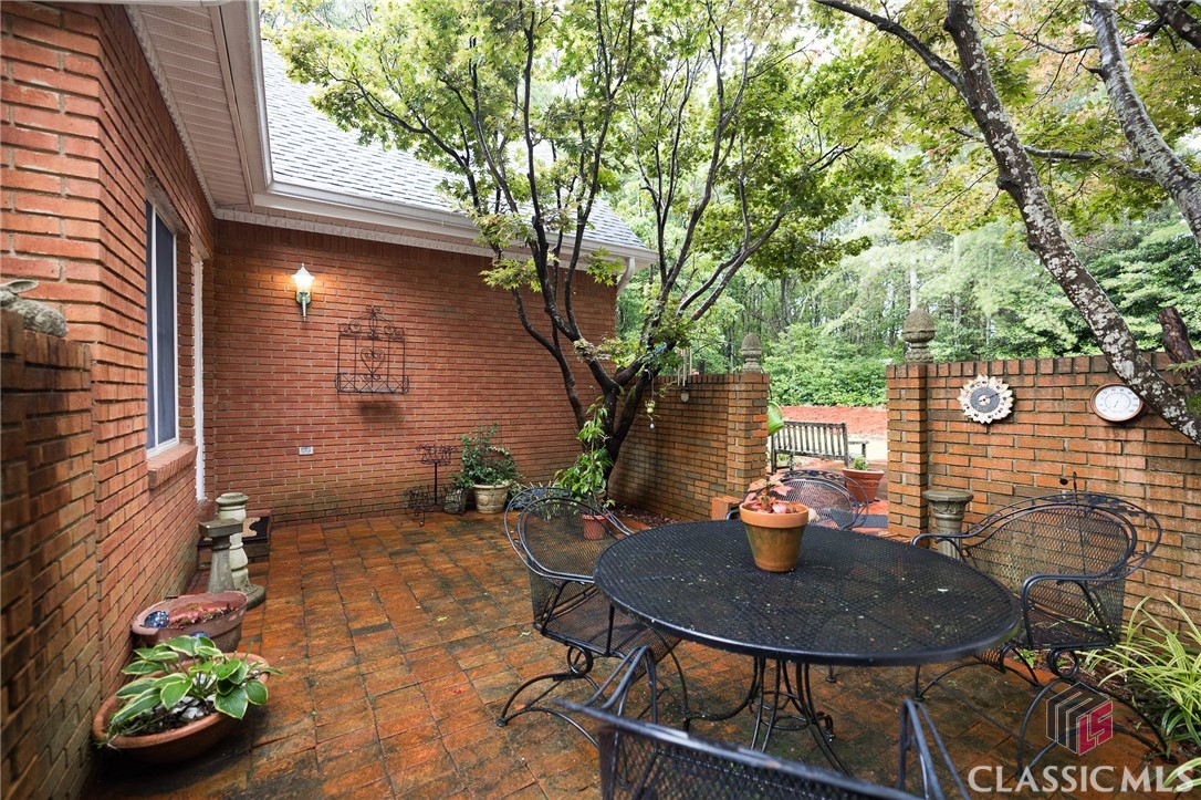 106 Ashbrook Lane