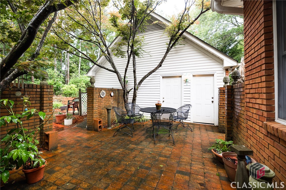 106 Ashbrook Lane