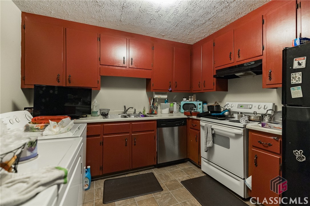 402 Freeman Drive 402-404