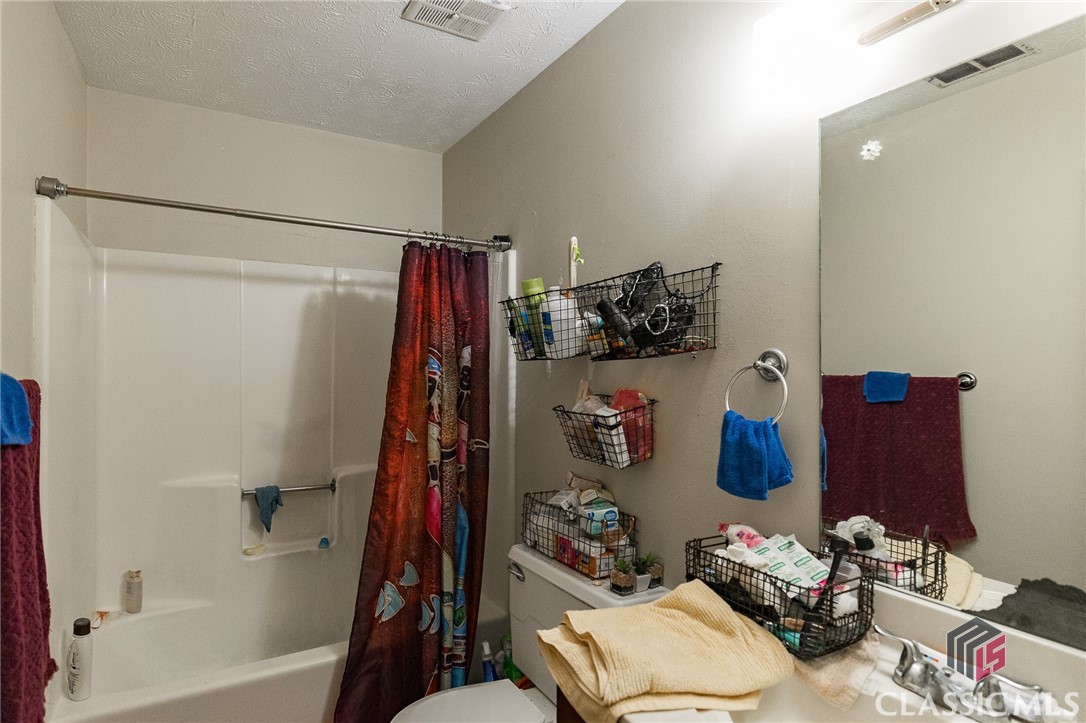 402 Freeman Drive 402-404