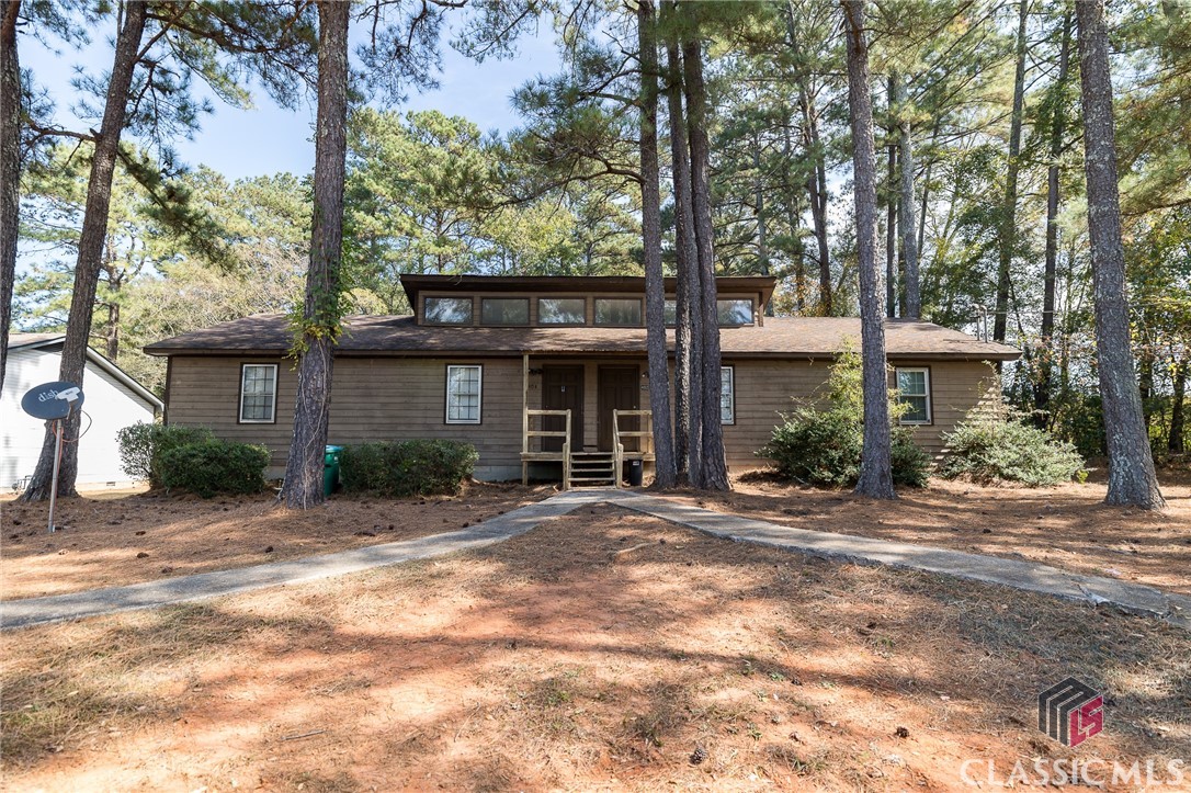 402 Freeman Drive 402-404