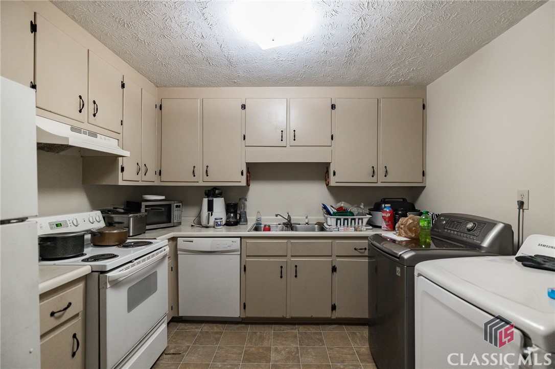 402 Freeman Drive 402-404