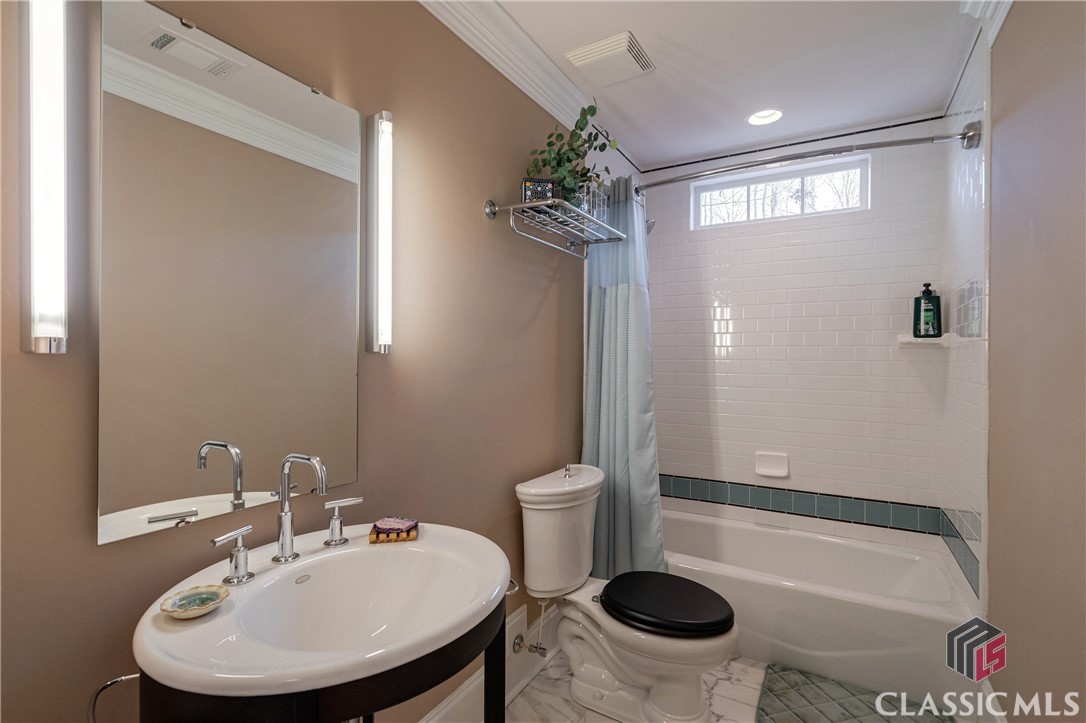 1221 St Andrews Drive